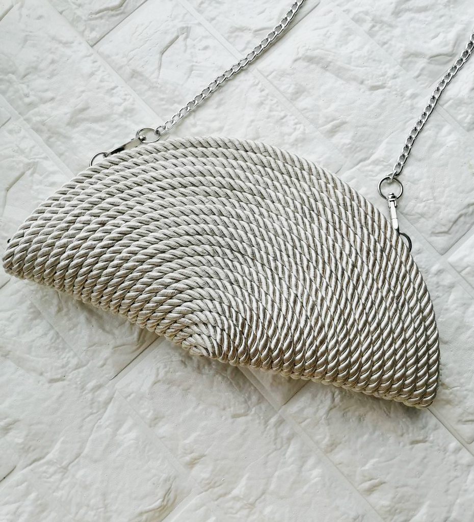 Плетеная сумка цвет: серебро ручная работа Плетеная сумка, цвет: серебро, ручная работа